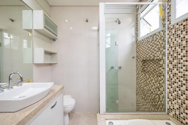 Imagem Casa de alto padrão em condomínio, aceita permuta!
