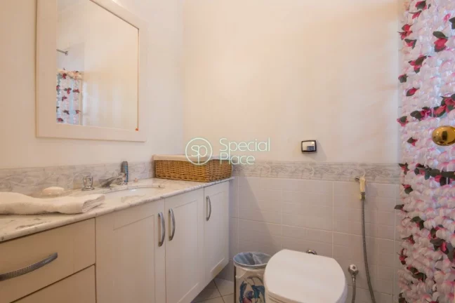 Imagem Linda casa com 258m² de área construída num terreno de 389m², em rua tranquila e silenciosa. Amp...