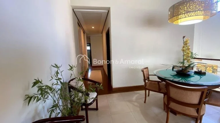 Imagem Casa fantástica e totalmente mobilada no Alphaville Campinas. Possui uma sala de estar elegante, id...