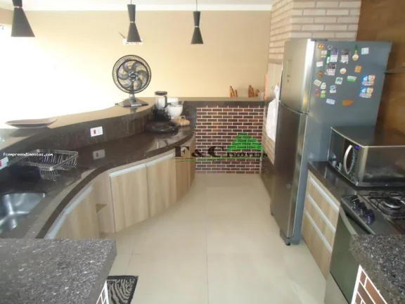Imagem Casa para Venda em Iracemápolis, Centro, 4 dormitórios, 1 suíte, 3 banheiros, 5 vagas