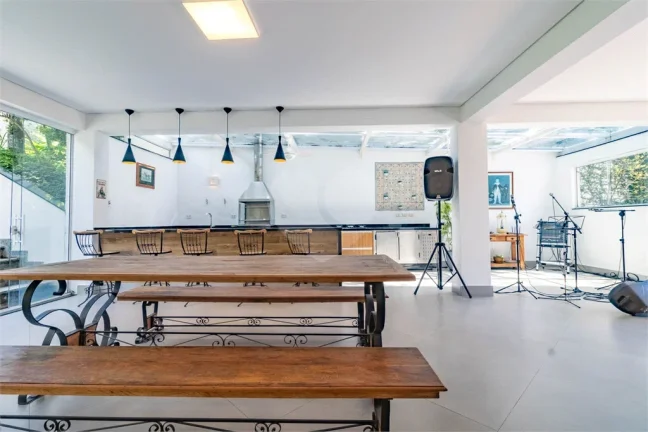 Imagem Casa à venda com 7 quartos, sendo 5 suítes, em Jardim Guedala, São Paulo - SP