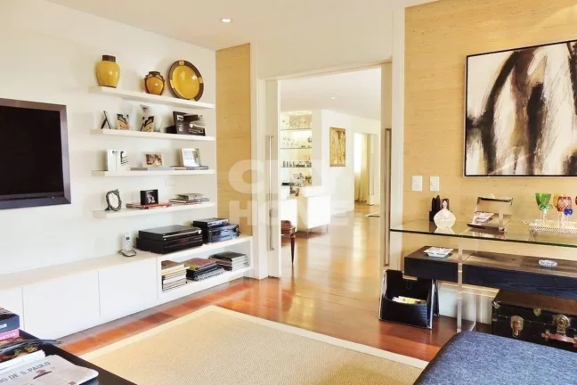 Imagem Apartamento de 346m² com ambientes amplos, e agradável varanda. Reformado com luxo e requinte. Sã...