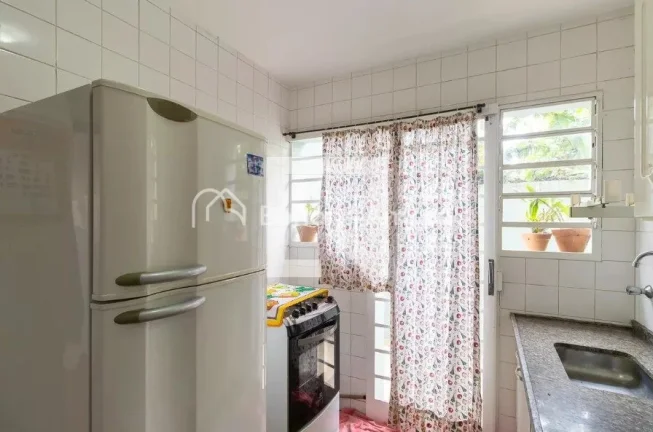 Imagem Casa espaçosa disponível para venda, com 5 quartos, incluindo 2 suítes, e 4 banheiros. O imóvel ...