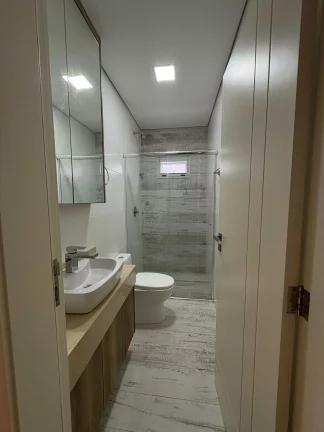Imagem Casa mobiliada no Condomínio Caledônia com 4 suítes e 4 vagas de garagem em Camboriú