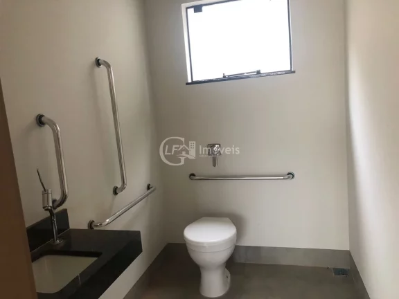 Imagem Salão Comercial para Locação em Campo Grande-MS, Bairro Carandá Bosque: 1 Sala, 1 Banheiro, 2 Vagas de Garagem, 56,41 m² de Área.