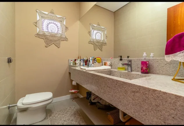Imagem Casa em Condomínio de Luxo em Sorocaba-SP, Bairro Caguassu: 3 Quartos, 3 Suítes, 4 Salas, 5 Banheiros, 4 Vagas, 285m²!