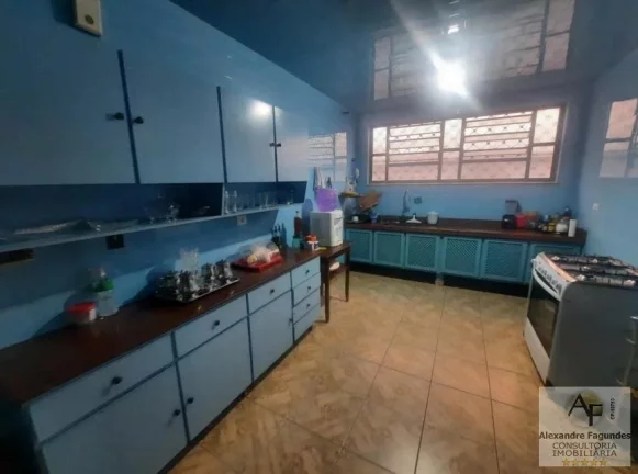 Imagem Casa Comercial para Venda em Goiânia, SETOR AEROPORTO, 4 dormitórios, 1 suíte, 3 banheiros, 3 vagas