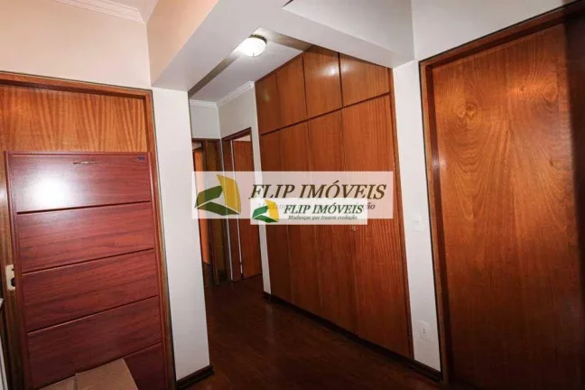 Imagem More em um apartamento com 207 m², 4 suítes, 2 vagas de garagem no miolo do Cambuí - Campinas - SP