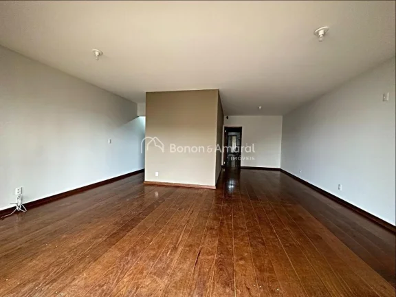 Imagem Viva com conforto e elegância neste amplo apartamento de 289m², ocupando andar inteiro, em uma das...