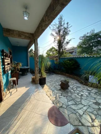 Imagem Casa em Condomínio para Venda em Itaboraí, Centro (Manilha), 4 dormitórios, 1 suíte, 3 banheiros, 3 vagas