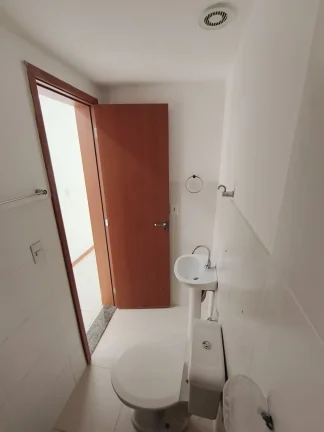 Imagem Condomínio Jardim Alcântara 2 - Apartamento com 2 quartos (1 suíte) e sacada em Santa Luzia, São Gonçalo/RJ