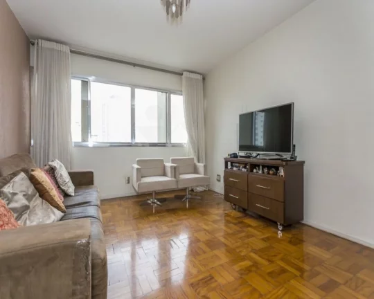 Apartamento maravilhoso com um pé direito triplo, 104 m² de área útil, sala ampla e arejada com ...