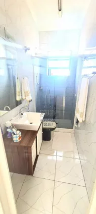 Imagem Seu novo lar em Santos: Casa espaçosa de 3 quartos com edícula para a família.