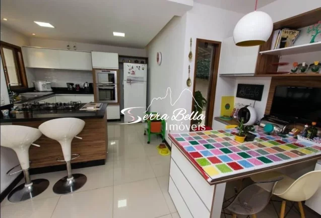 Imagem Casa com 3 dormitórios à venda, 530 m² por R$ 1.790.000,00 - Várzea - Teresópolis/RJ