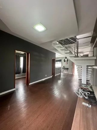 Imagem Casa duplex com quadra esportiva e piscina , disponível para locação, no conjunto 31 de março, no bairro Japiim , semi-mobiliada