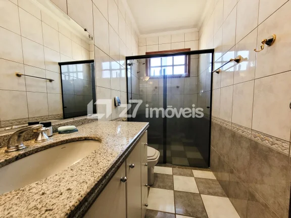 Imagem Sobrado em Zona 05 Prox. Hospital Paraná - Maringá, PR