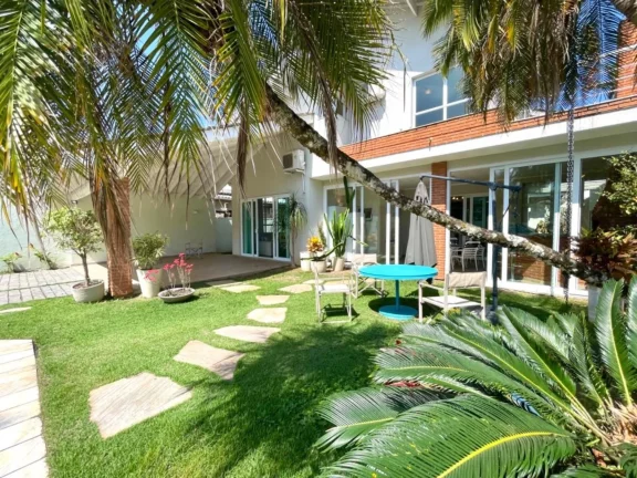 Imagem Casa à venda na Riviera de São Lourenço Módulo 03: 4 quartos, 4 suítes, 3 salas, 8 vagas de garagem e 329,74 m² de área.
