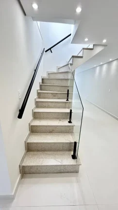 Imagem Sobrado de 155 m² 3 Dormitórios sendo 3 Suítes e 2 Vagas de Garagens