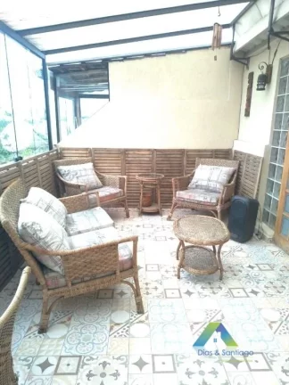 Imagem Casa de condomínio à venda com 180m², 3 quartos e 2 vagas