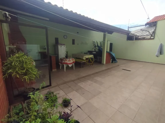 Imagem Casa com 3 dorms (2 suítes) a 700m da Praia à venda em Peruíbe