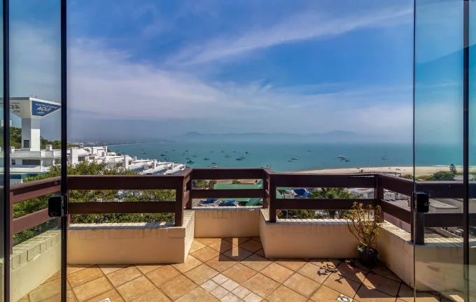 Imagem Cobertura 3 Suítes para Locação Anual em Canajurê, Vista Mar