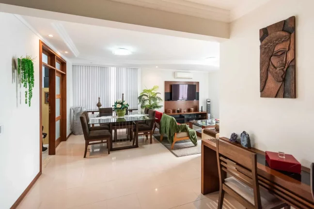 Imagem Apartamento com 3 dormitórios sendo 1 suíte e 2 vagas na região Central de Balneário Camboriú SC