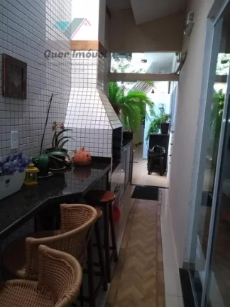 Imagem Luxuosa casa em condomínio à venda em Ribeirão Preto-SP, no bairro Ribeirânia. Condomínio Parque das Figueiras. 4 quartos, 4 suítes, 3 salas, 6 banheiros, 2 vagas de garagem. 320,00 m² de área. Imperdível com a Quer Imóvel Negócios Imobiliários.