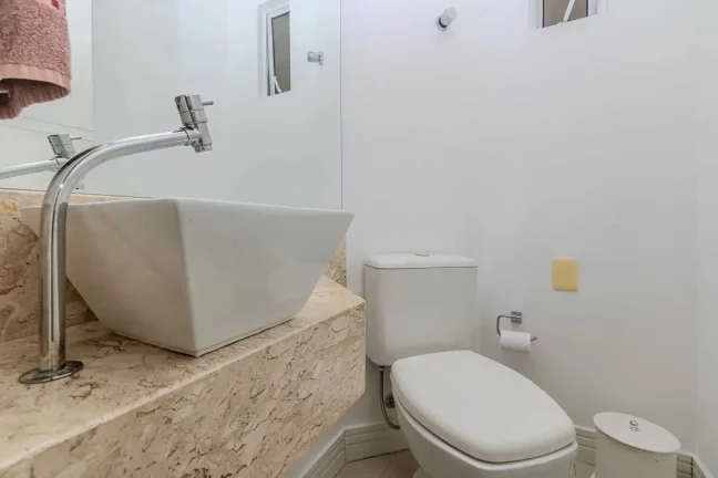 Imagem Apartamento mobiliado de 3 suítes sendo 2 demi e 2 vagas de garagem no Centro de Balneário Camboriú
