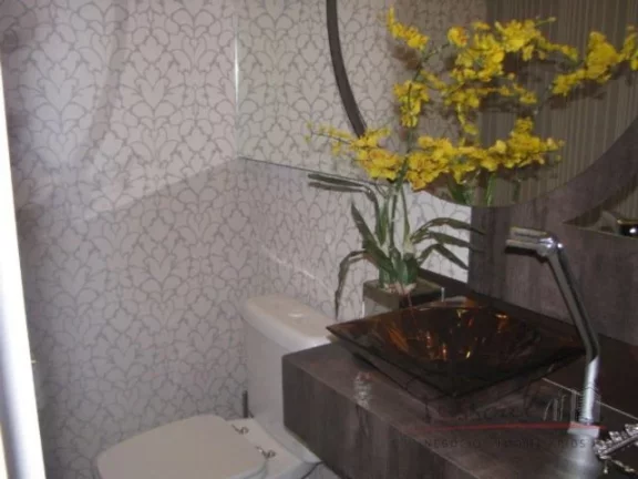 Imagem Belíssimo apartamento localizado na Beira-Mar Norte. Totalmente decorado, com móveis planejados de...