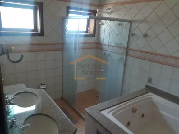 Imagem Casa em condomínio fechado, Imóvel térreo com desnível entre a área social e a área íntima, e...