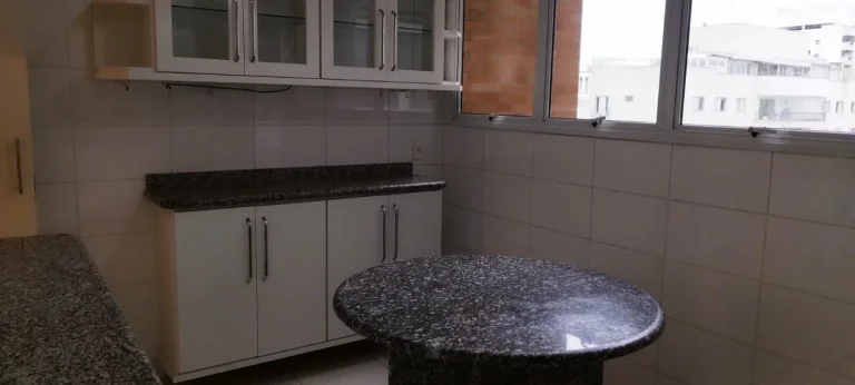 Imagem Apartamento 157 M², 3Q, 3 Suítes, Sala 3 ambientes, 5 Banheiros, 4 Vagas demarcadas, Depósito, Varanda Gourmet, Sauna, Piscina Adulto e infantil.