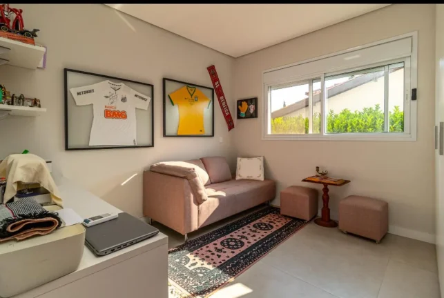 Imagem Casa em Condomínio de Luxo em Sorocaba-SP, Bairro Caguassu: 3 Quartos, 3 Suítes, 4 Salas, 5 Banheiros, 4 Vagas, 285m²!