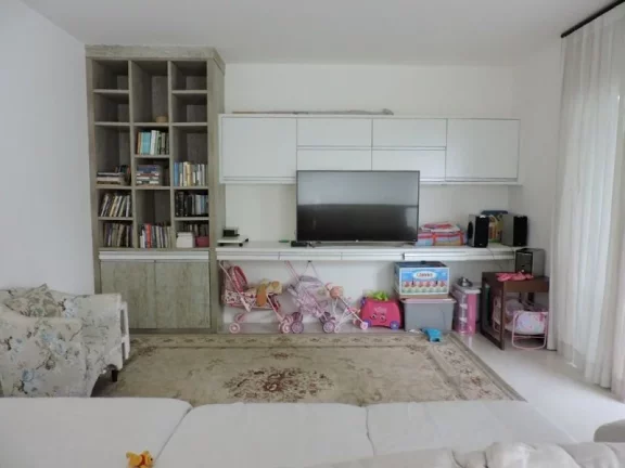 Imagem CASA COM 3 SUÍTES, E CAMPO DE FUTEBOL, 350 M² - VENDA OU LOCAÇÃO.