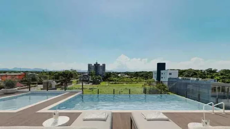 Imagem Apartamento com 3 dormitórios sendo 1 suíte e 2 vagas de garagem em Itapoá/SC