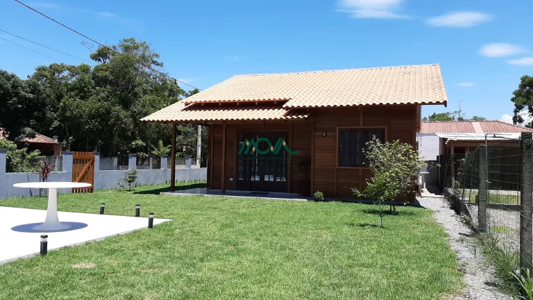 Imagem Casa com Piscina em Itapoá