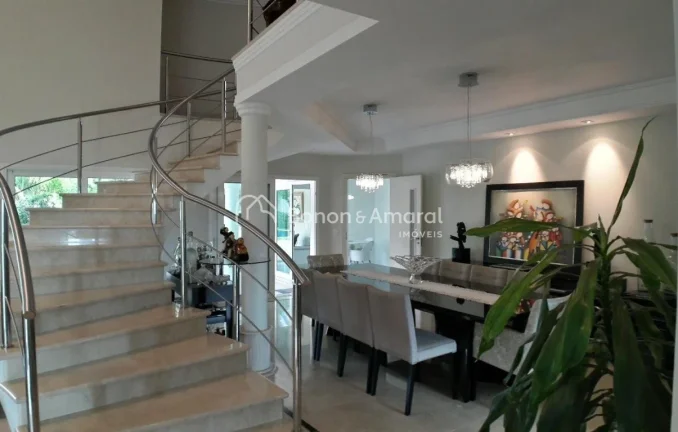 Imagem Belíssima casa mobiliada em um condomínio de alto padrão, com terreno de 1000 m² e excelente aca...