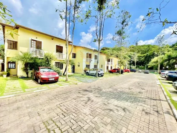 Imagem Elegante Sobrado em Condomínio Fechado