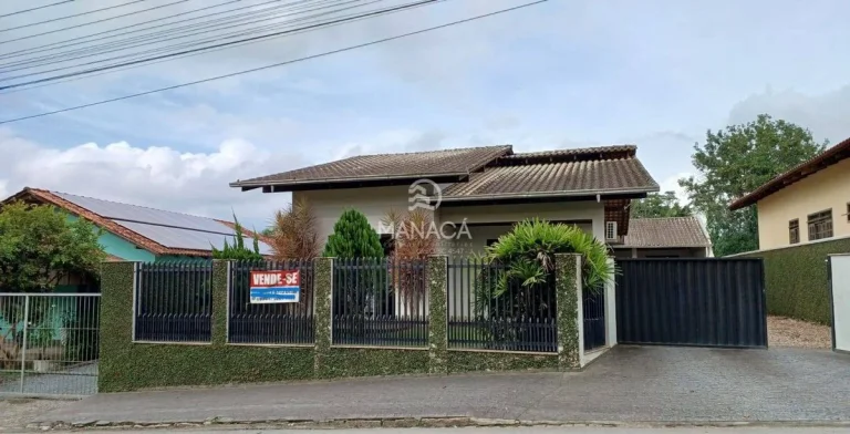 Linda Casa com Piscina e Acesso Privativo para o Rio – Barra Velha/SC