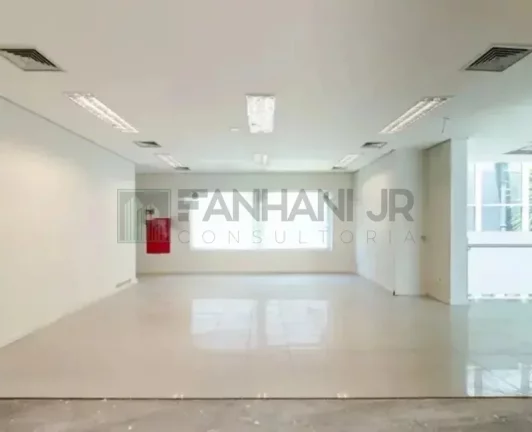 Imagem Casa Comercial para Locação no Jardim Europa, São Paulo-SP: 6 Salas, 4 Banheiros, 10 Vagas de Garagem, 1.003m² de Área.