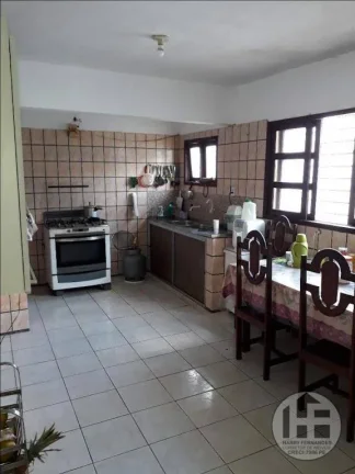 Imagem Casa de dois pavimentos, 360m, com 4 quartos, localizada em Campo Grande, Recife - Pernambuco.