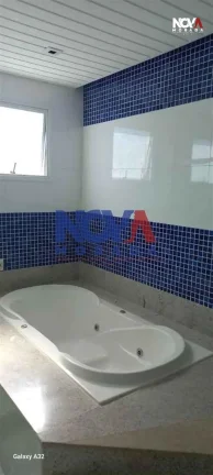 Imagem Venha viver com todo o conforto e requinte em uma casa que redefine o conceito de lar. Esta espetacu...