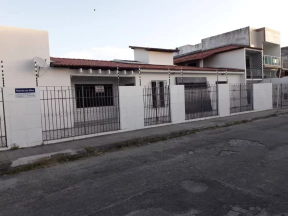 Imagem Casa à venda no Ponto Novo - Espaçosa, com 6 quartos, 5 vagas de garagem e excelente localização!