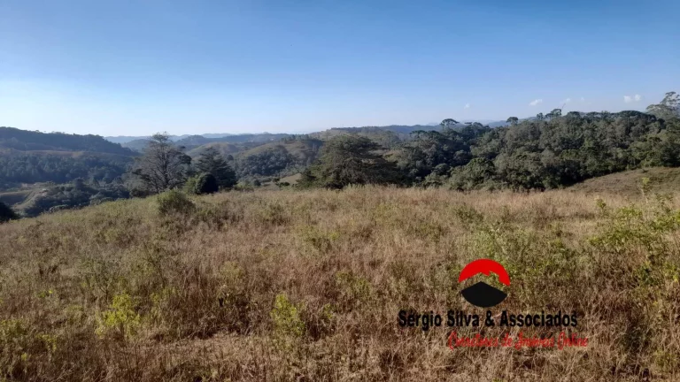 Imagem Linda Área a Venda na Região do Parque Ferradura em Campos do Jordão - SP.