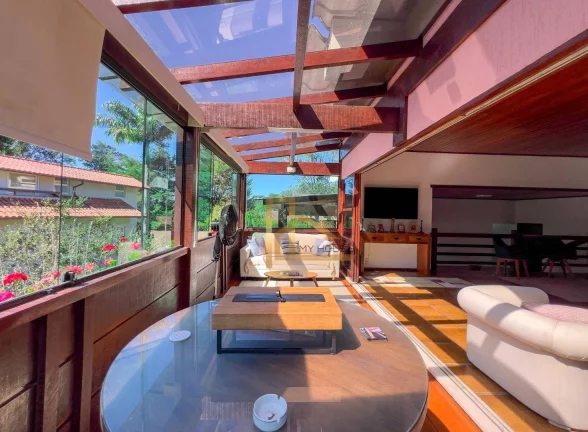 Imagem Casa Linear com 5 suítes dentro de condomínio clube - Apenas 3 minutos da Feirinha do Alto