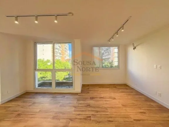 Imagem Apartamento de 188m², reformado, com 3 dormitórios sendo 2 suítes e 1 vaga de garagem. Possui sal...
