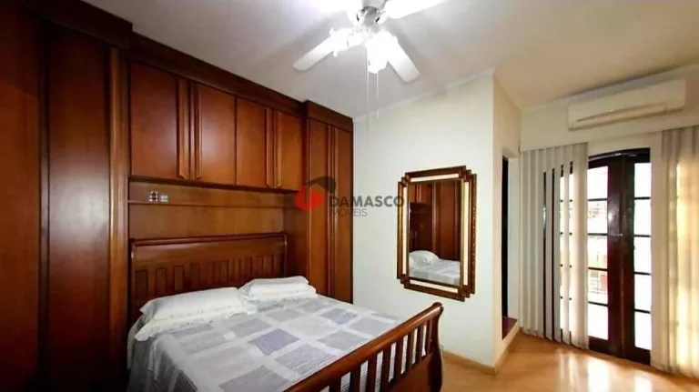 Imagem Sobrado à venda 2 Quartos, 1 Suite, 2 Vagas, 238M², Barcelona, São Caetano do Sul - SP
