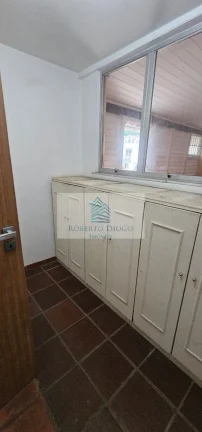 Imagem Imóvel Comercial de Alto Padrão na Barra da Tijuca - 9 Quartos, 2 Suítes, 4 Salas e 5 Vagas de Garagem - Rio de Janeiro-RJ - 982,50m².