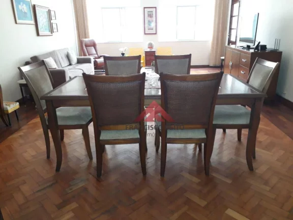 Imagem Excelente apartamento na praia de icaraí com pequena varanda lateral com vista parcial do mar,ampla sala de estar com 03 ambientes,sala de jantar,03