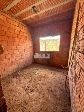 Imagem Casa padrão semiacabada à venda no bairro Lourdes em Uberaba
