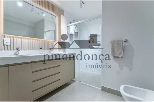 Imagem Apartamento reformado a venda em Rua tranquila de Pinheiros.